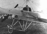 Dragutin Novak na uzletitu u rnomercu prilikom prikazivanja leta avionom